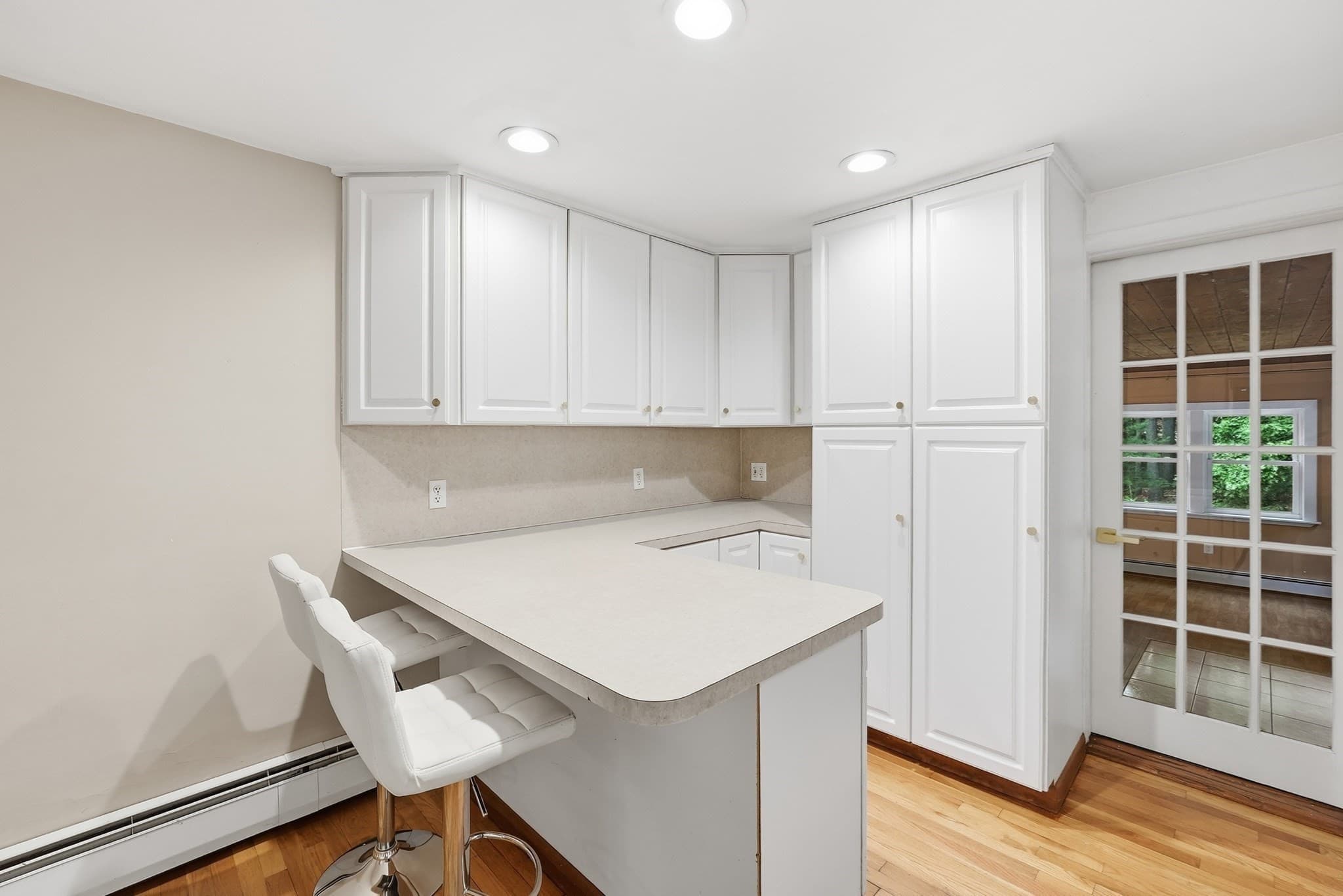 Single Family Residence at 28 Spring Rd, Westborough MA 01581, photo 9 of 42