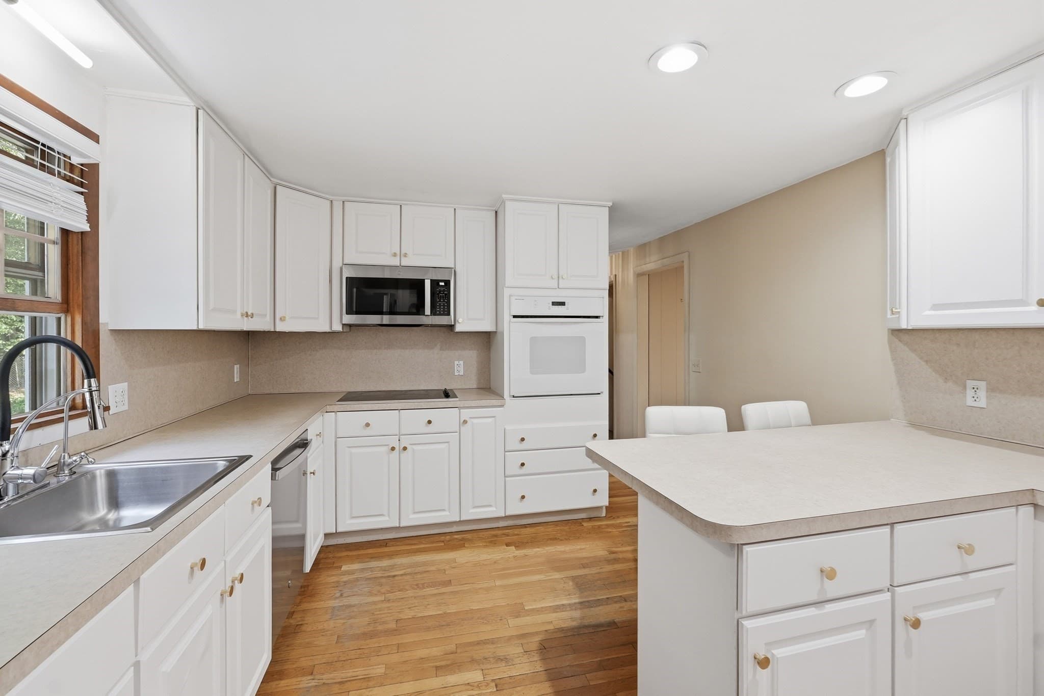 Single Family Residence at 28 Spring Rd, Westborough MA 01581, photo 10 of 42