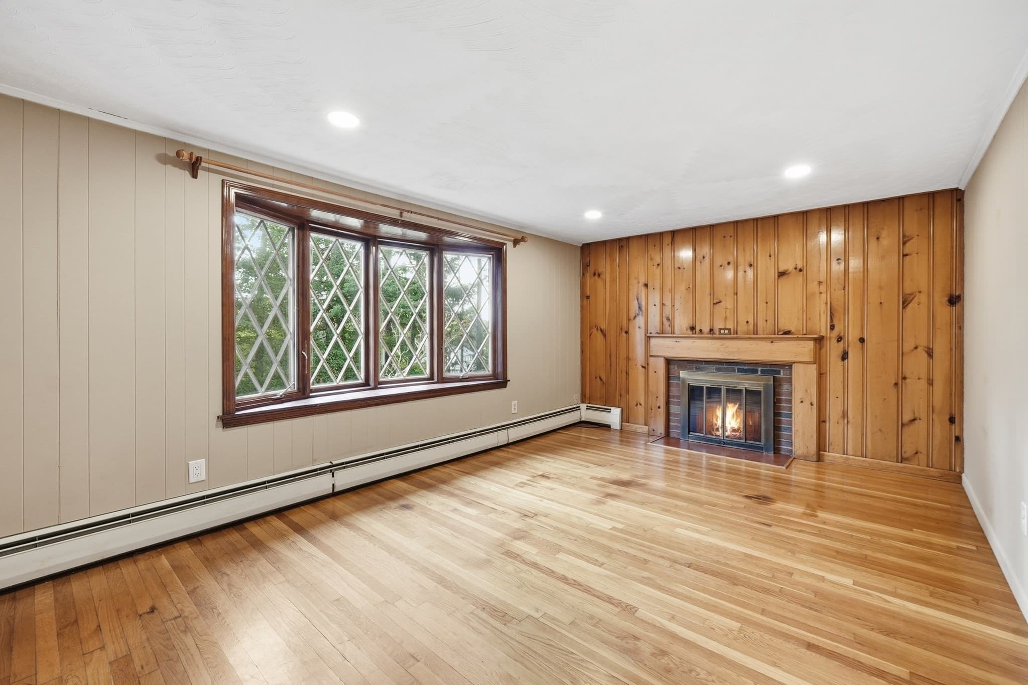 Single Family Residence at 28 Spring Rd, Westborough MA 01581, photo 4 of 42