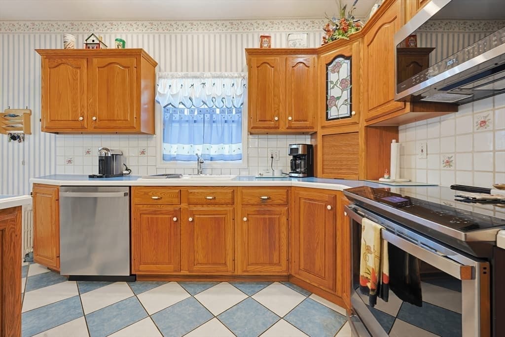 618 Robeson Street, Fall River MA 02720 photo 2