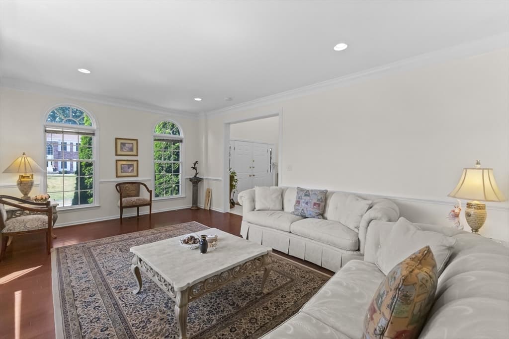 10 Hemingway St, Shrewsbury MA 01545 photo 6