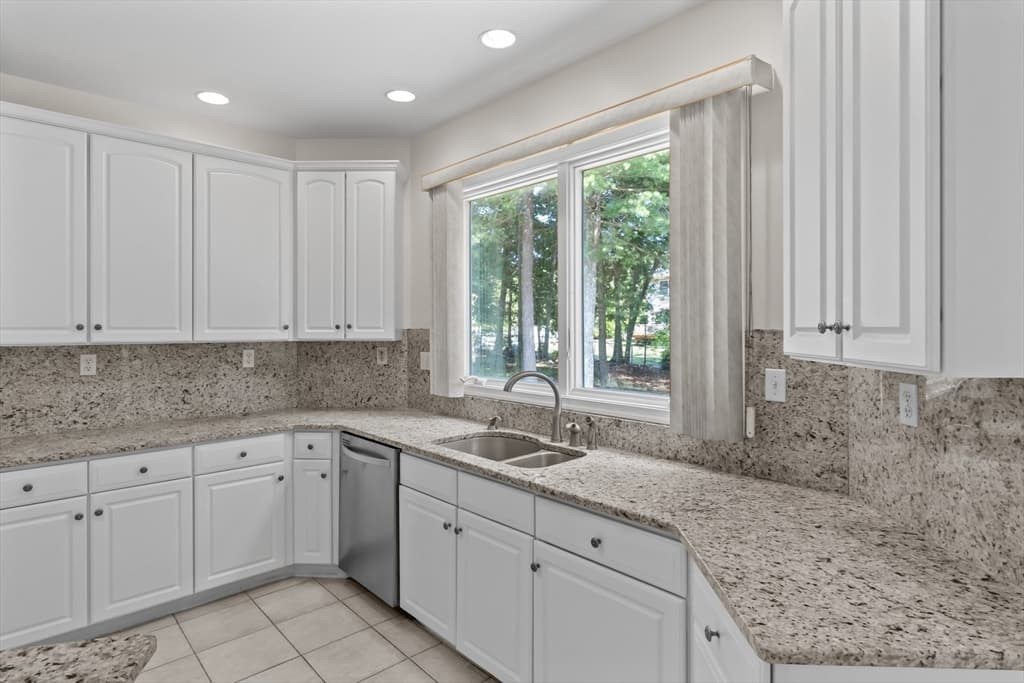 10 Hemingway St, Shrewsbury MA 01545 photo 15