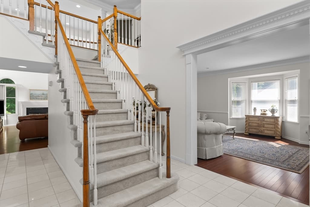 10 Hemingway St, Shrewsbury MA 01545 photo 4
