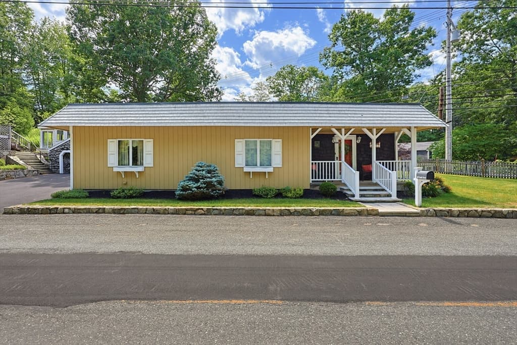 665 South St, Walpole MA 02081 photo 2