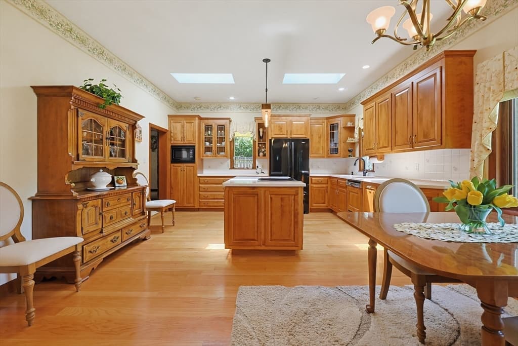 665 South St, Walpole MA 02081