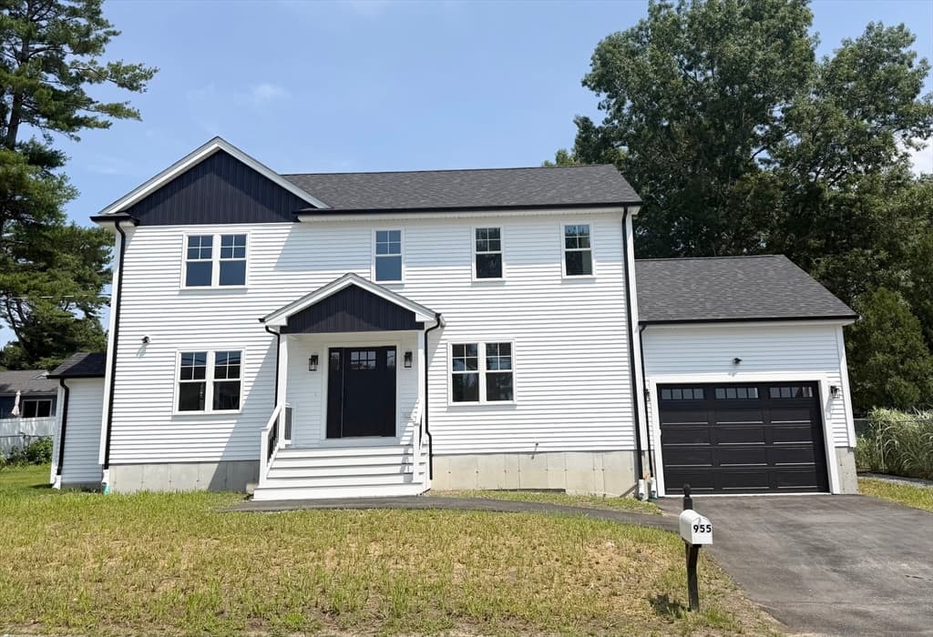 955 Crescent Street, New Bedford MA 02745 photo 2