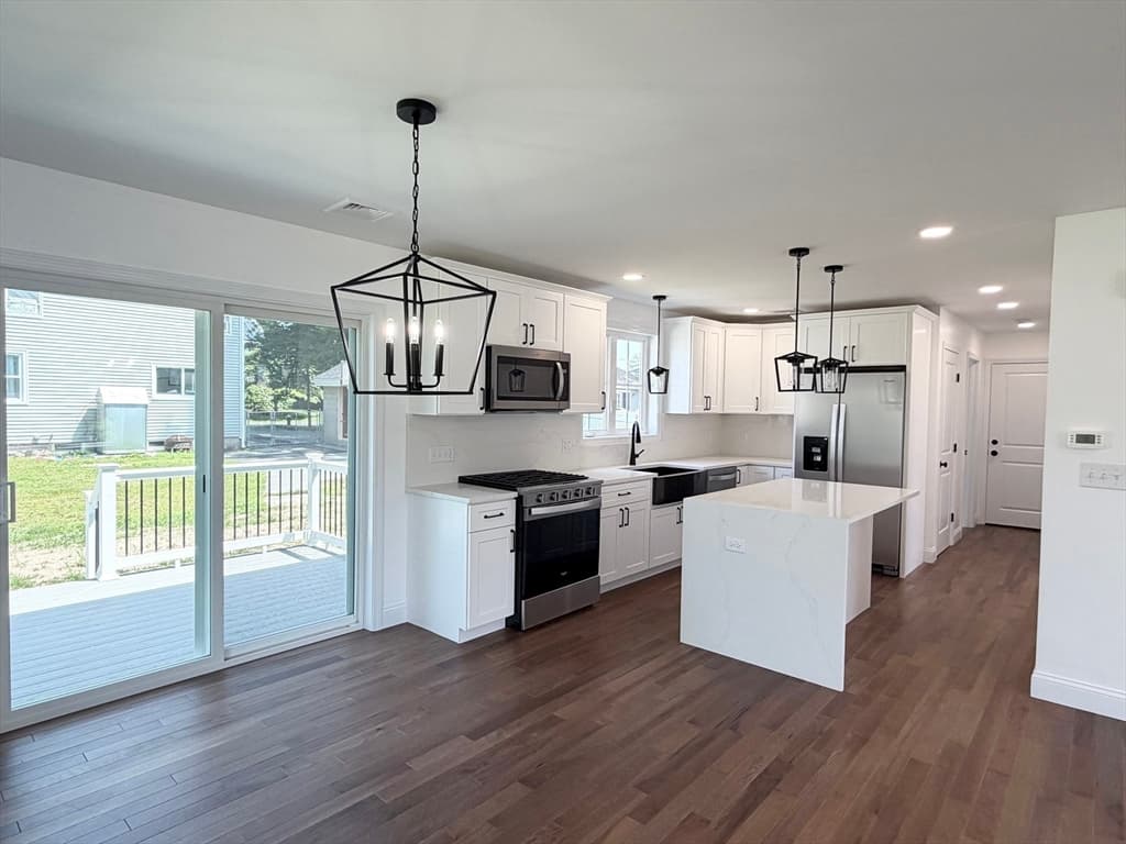 955 Crescent Street, New Bedford MA 02745 photo 4