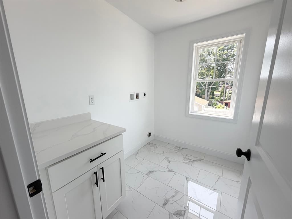 955 Crescent Street, New Bedford MA 02745 photo 8