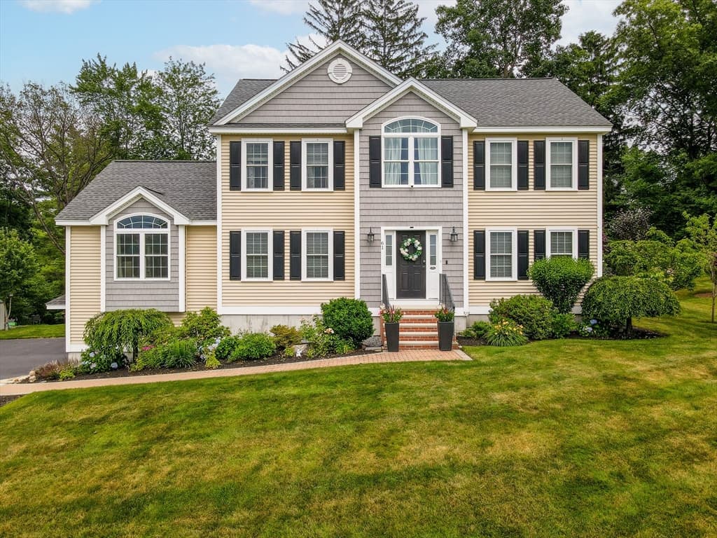61 Saddle Rd, Dracut MA 01826