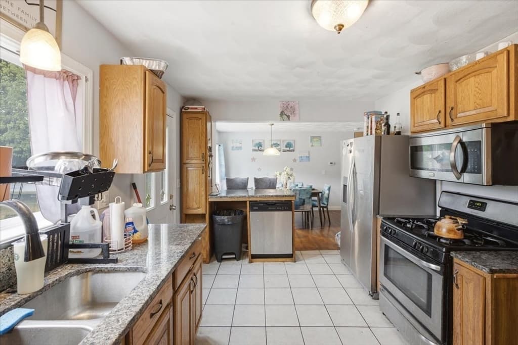 1 Mohawk Dr, North Attleboro MA 02760 photo 9