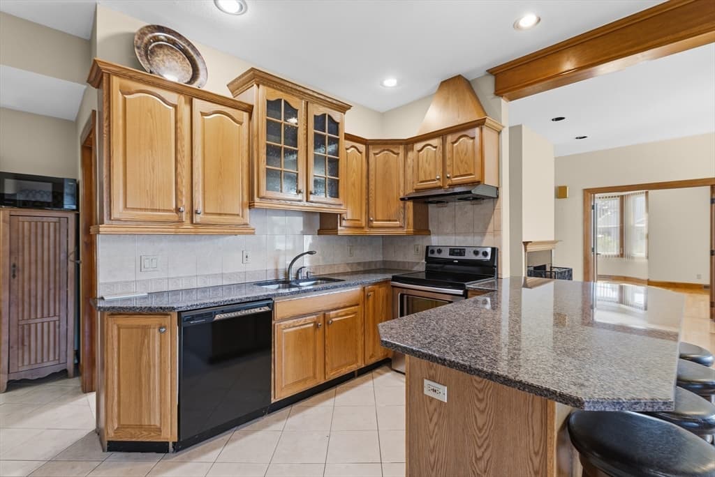 167 Center St, Ludlow MA 01056 photo 6