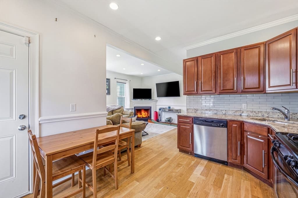 Condominium at 693 East 7th Street # 1, Boston MA 02127, Boston, photo 2 of 20