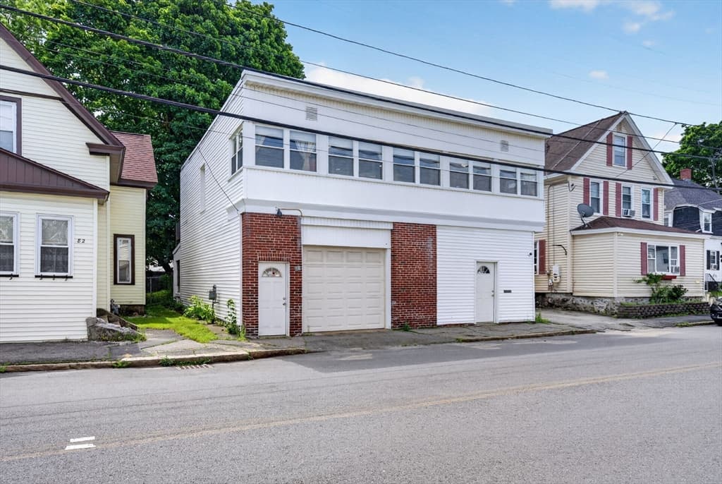 84 Lowell St, Methuen MA 01844