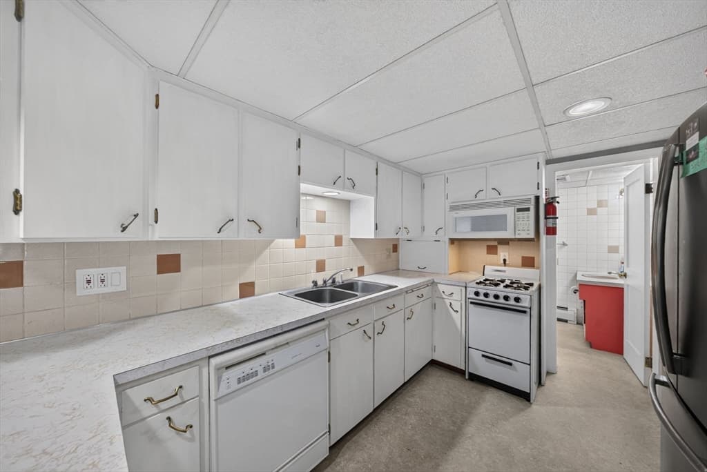84 Lowell St, Methuen MA 01844 photo 10