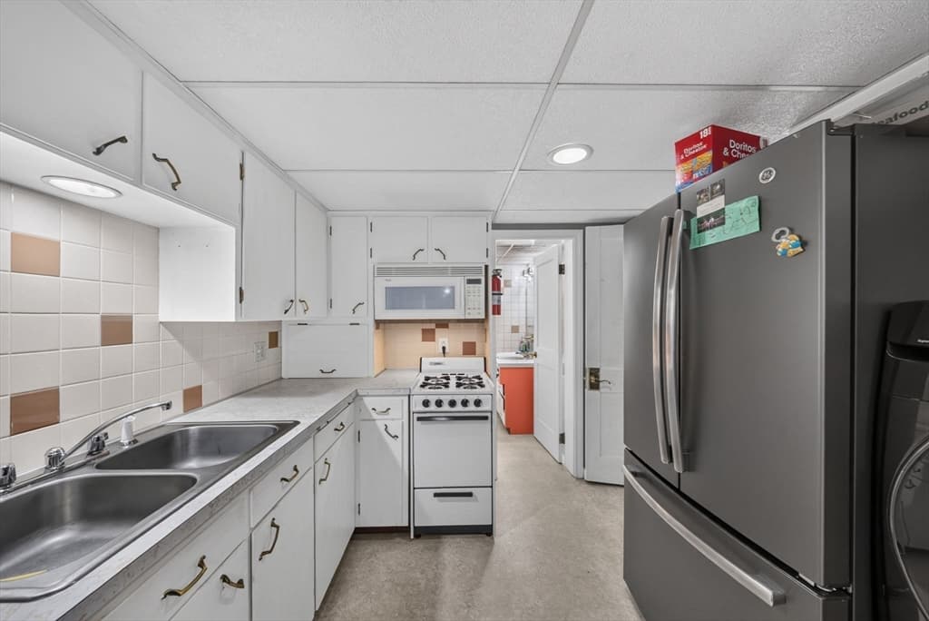 84 Lowell St, Methuen MA 01844 photo 11