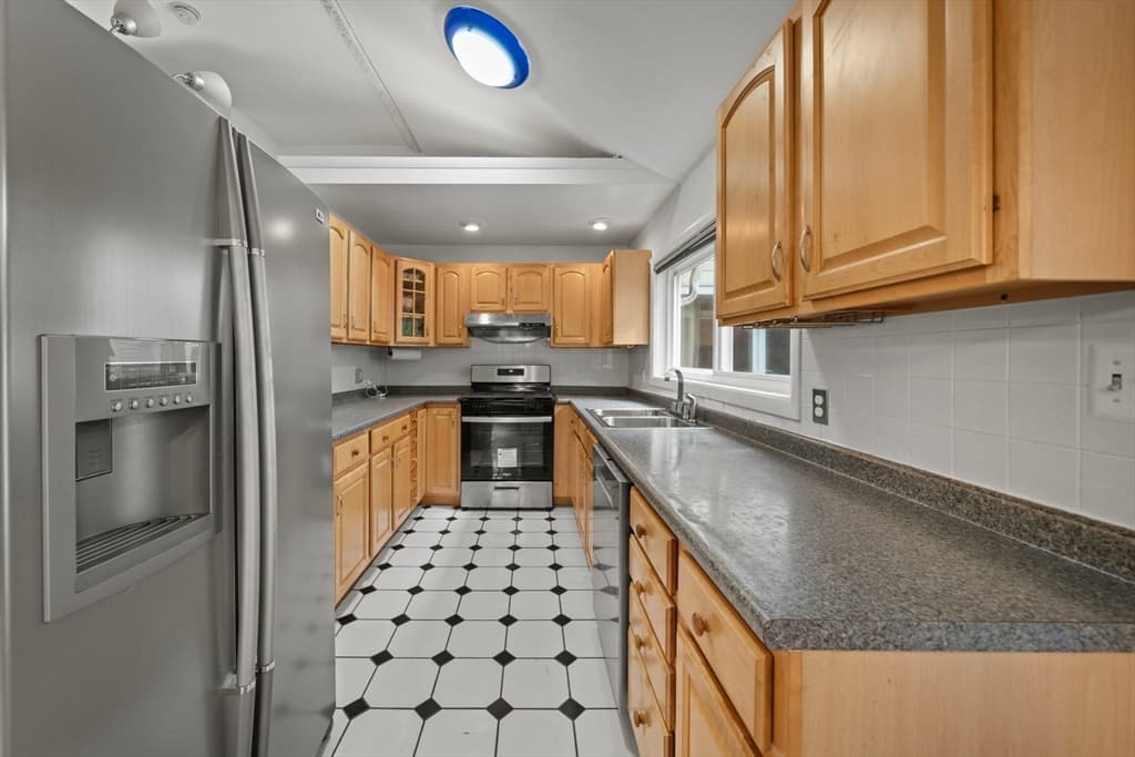 50 Franklin St, Brookline MA 02445 photo 8