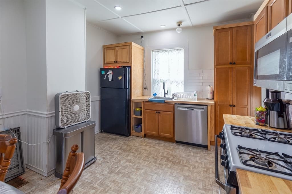 211 Court St, Plymouth MA 02360 photo 6