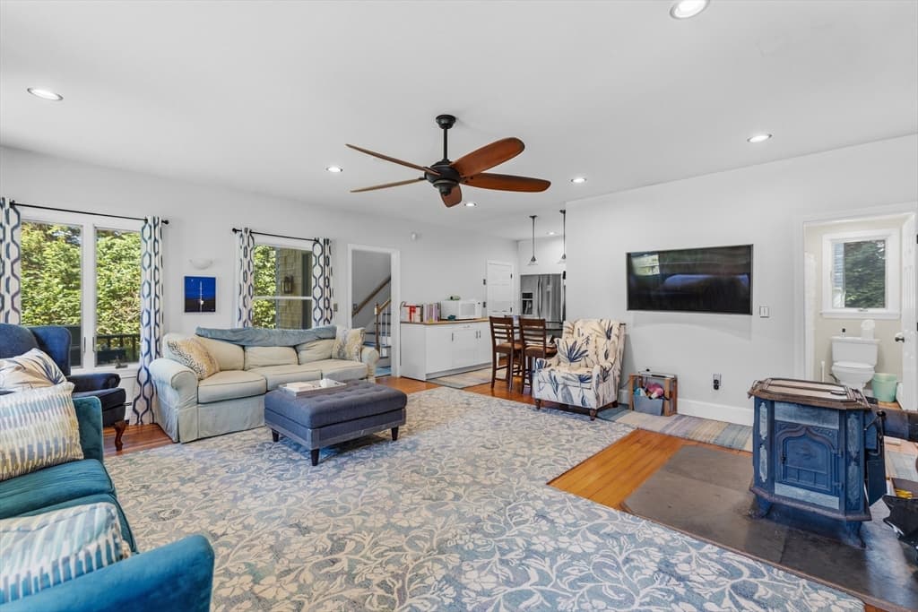 476 Sconticut Neck Rd, Fairhaven MA 02719 photo 5