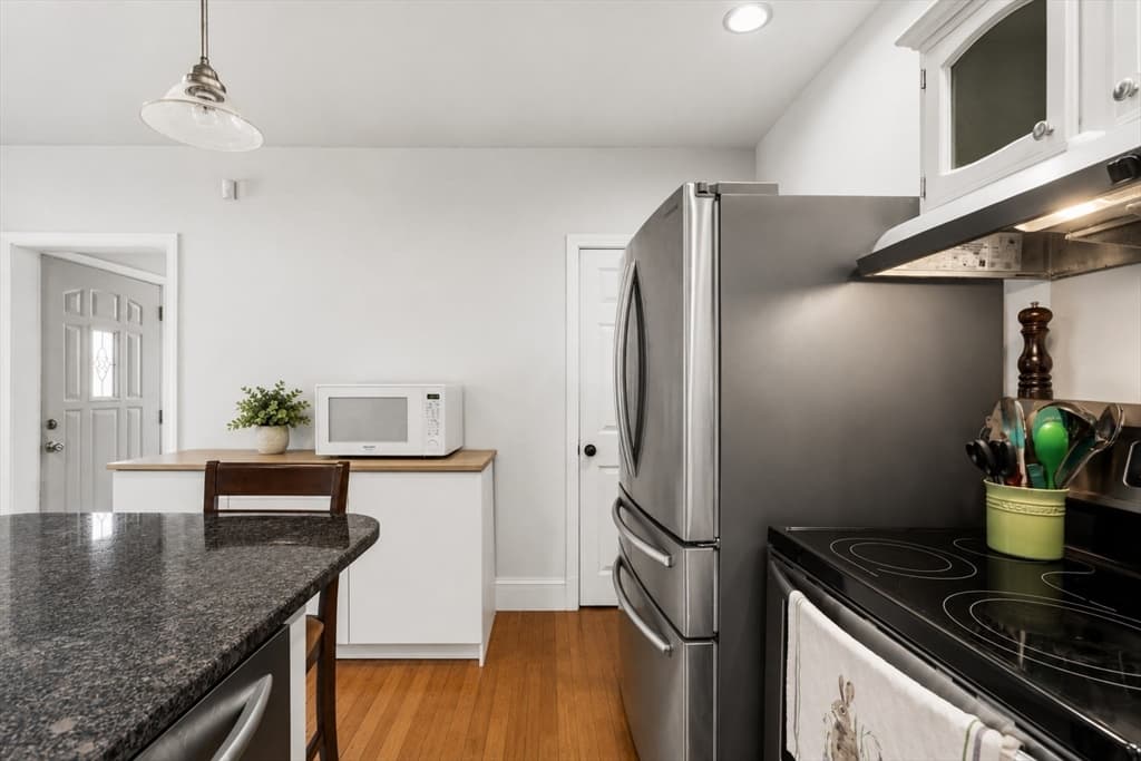 476 Sconticut Neck Rd, Fairhaven MA 02719 photo 9