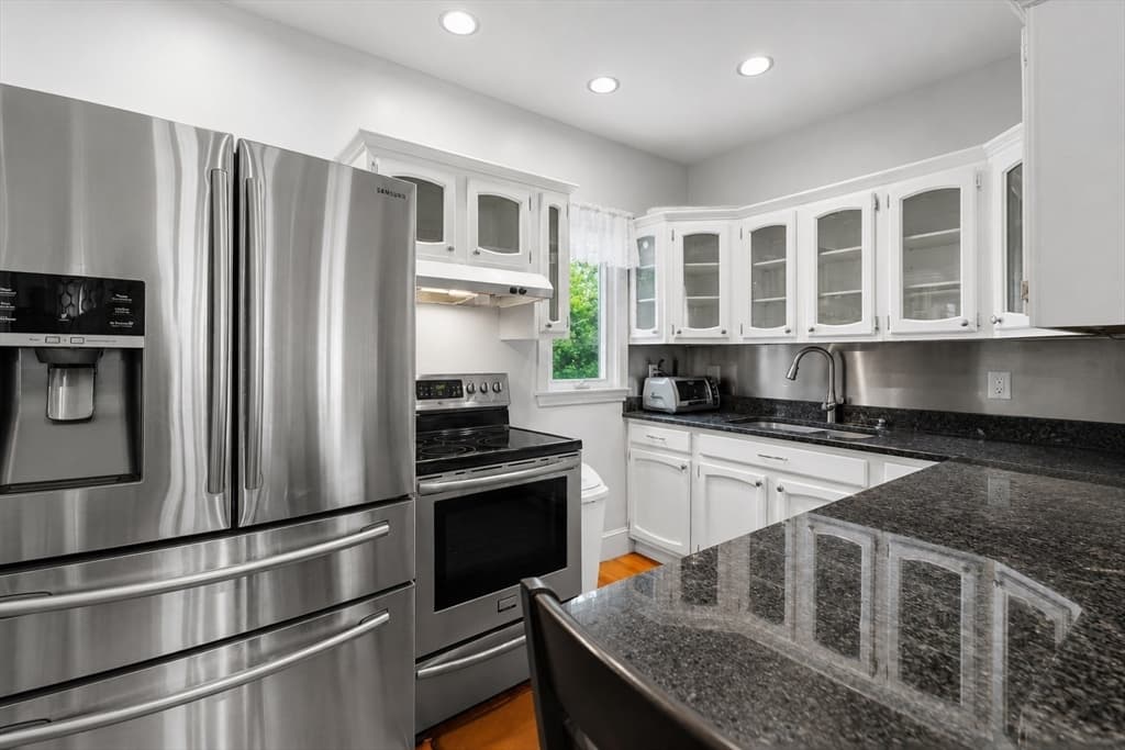 476 Sconticut Neck Rd, Fairhaven MA 02719 photo 8