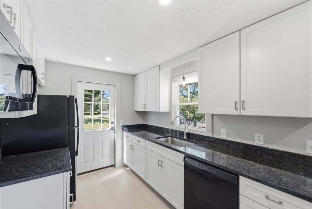 71 Beech St, Palmer MA 01069 photo 7