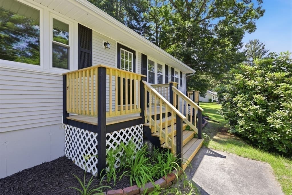 71 Beech St, Palmer MA 01069 photo 3