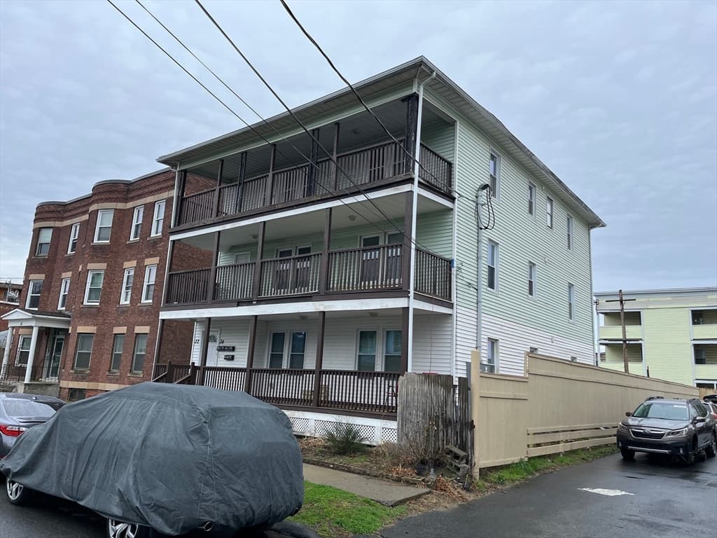 32 Nassau St, Chicopee MA 01013