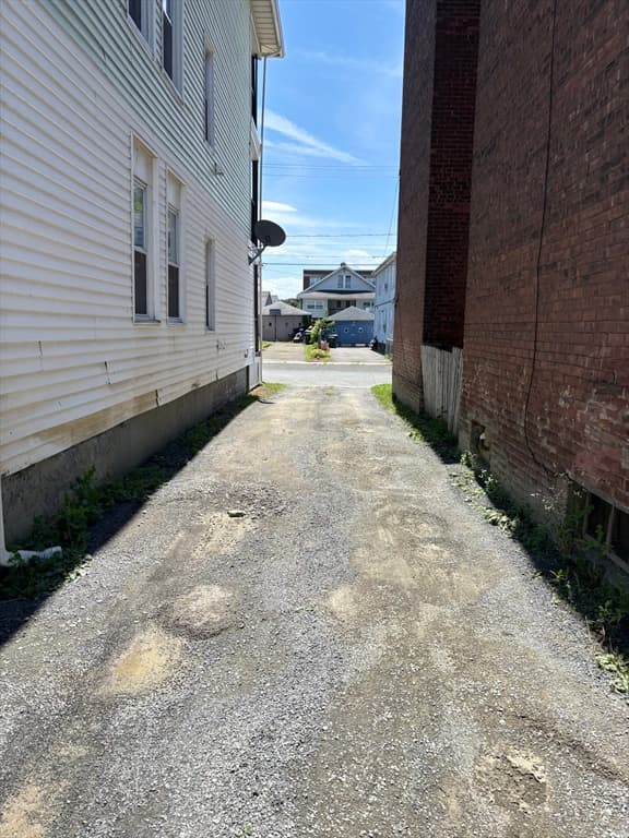 32 Nassau St, Chicopee MA 01013 photo 4