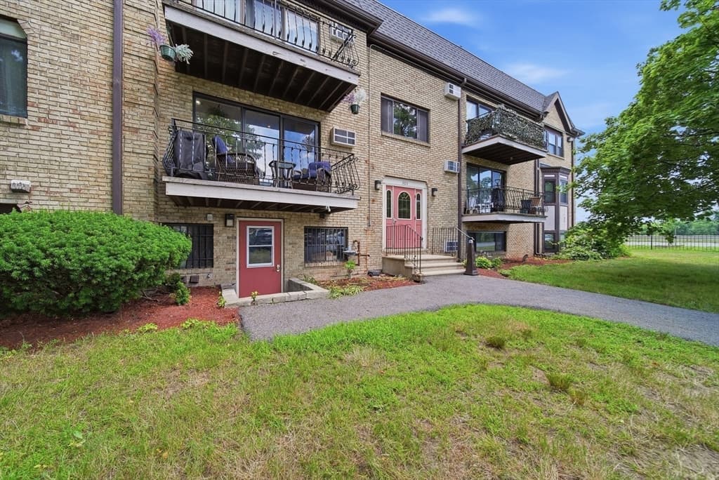 Condominium at 303 Pawtucket Blvd # 14, Lowell MA 01854, photo 20 of 23
