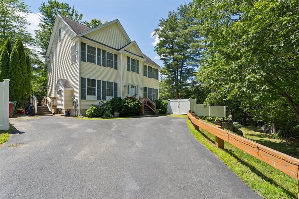 9 Perron Way, Lowell MA 01854 photo 3