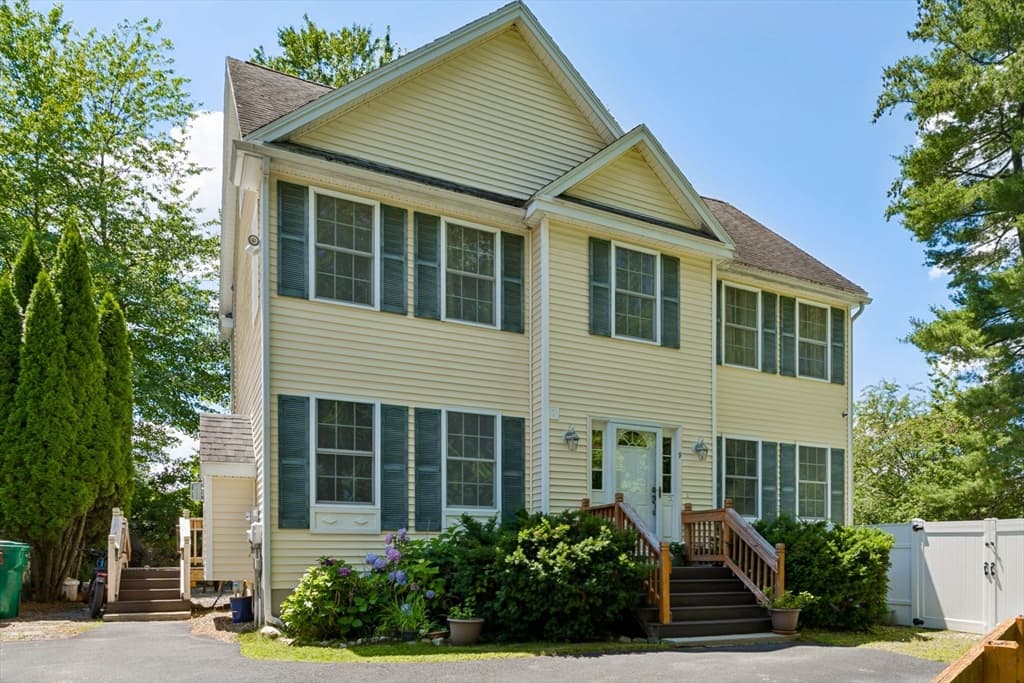 9 Perron Way, Lowell MA 01854