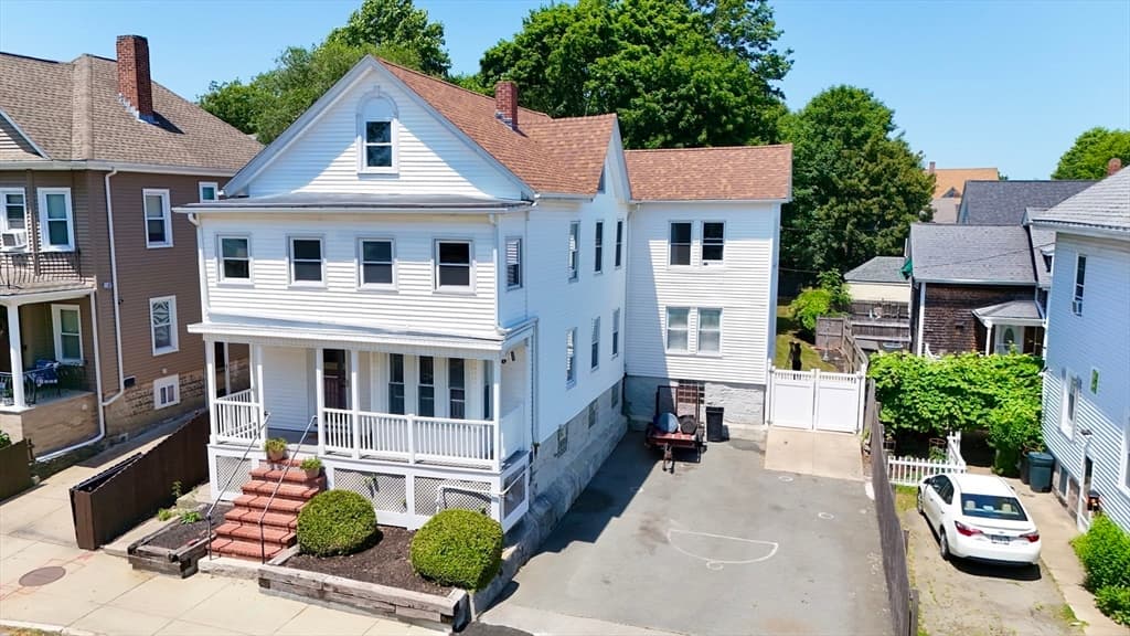 321 Arnold St, New Bedford MA 02740 photo 2