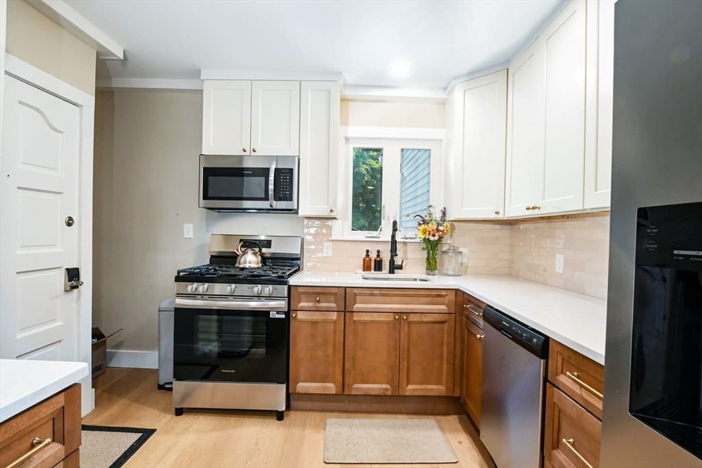 321 Arnold St, New Bedford MA 02740 photo 13