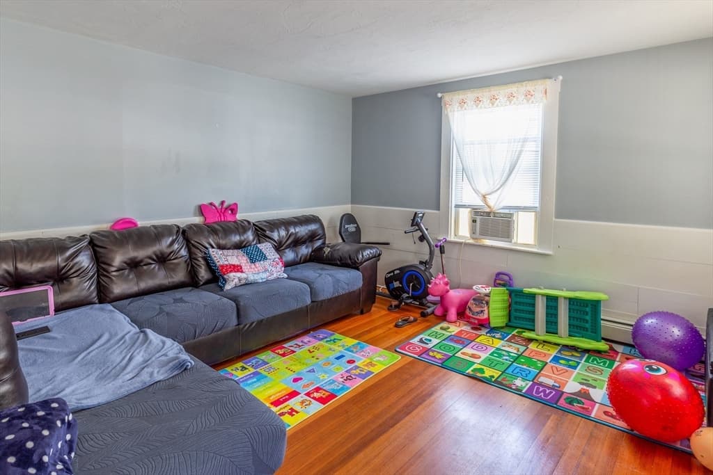 36 Oak St, Plymouth MA 02360 photo 7