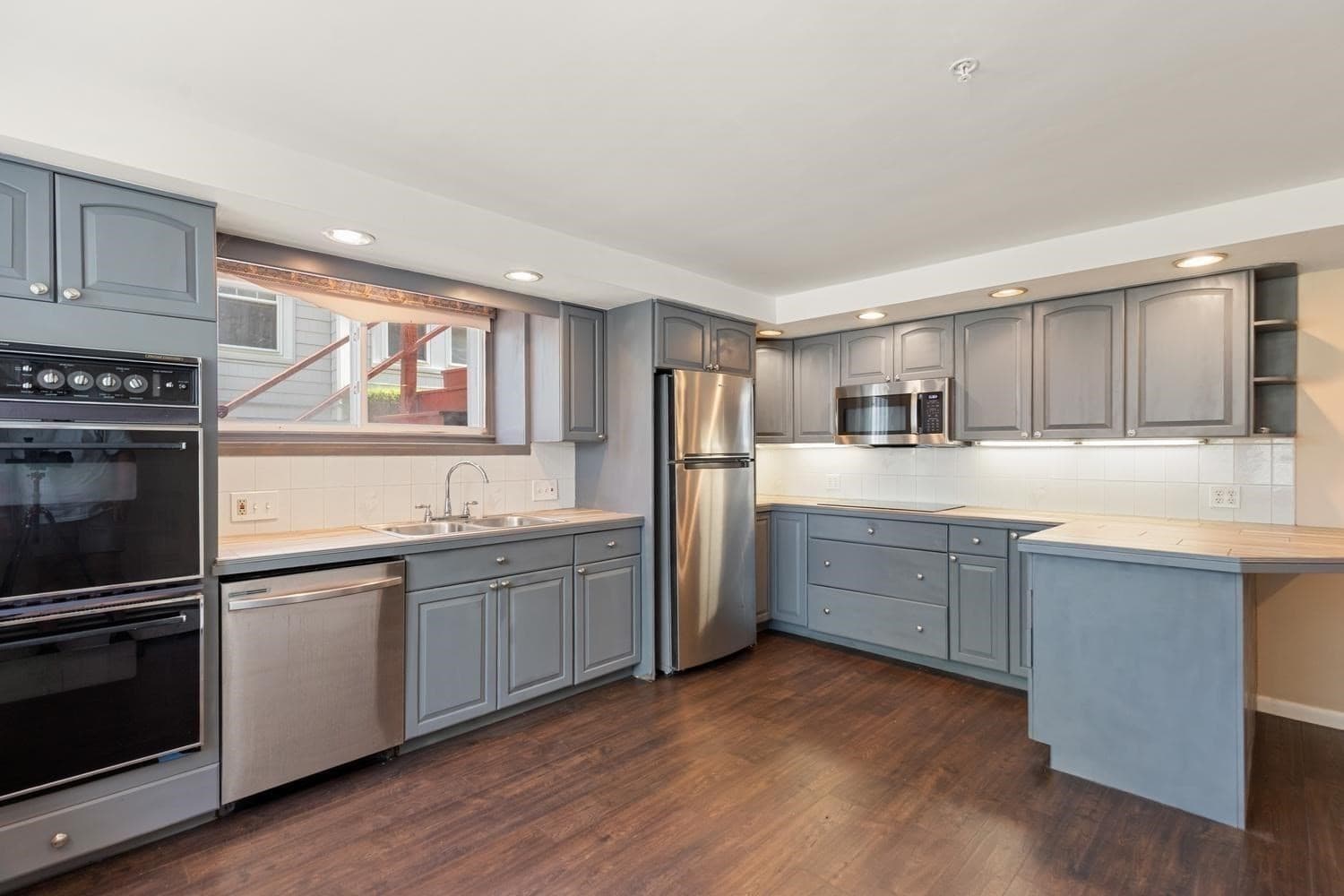 3 Family at 106 Barnes Ave, Boston MA 02128, Boston, photo 4 of 40