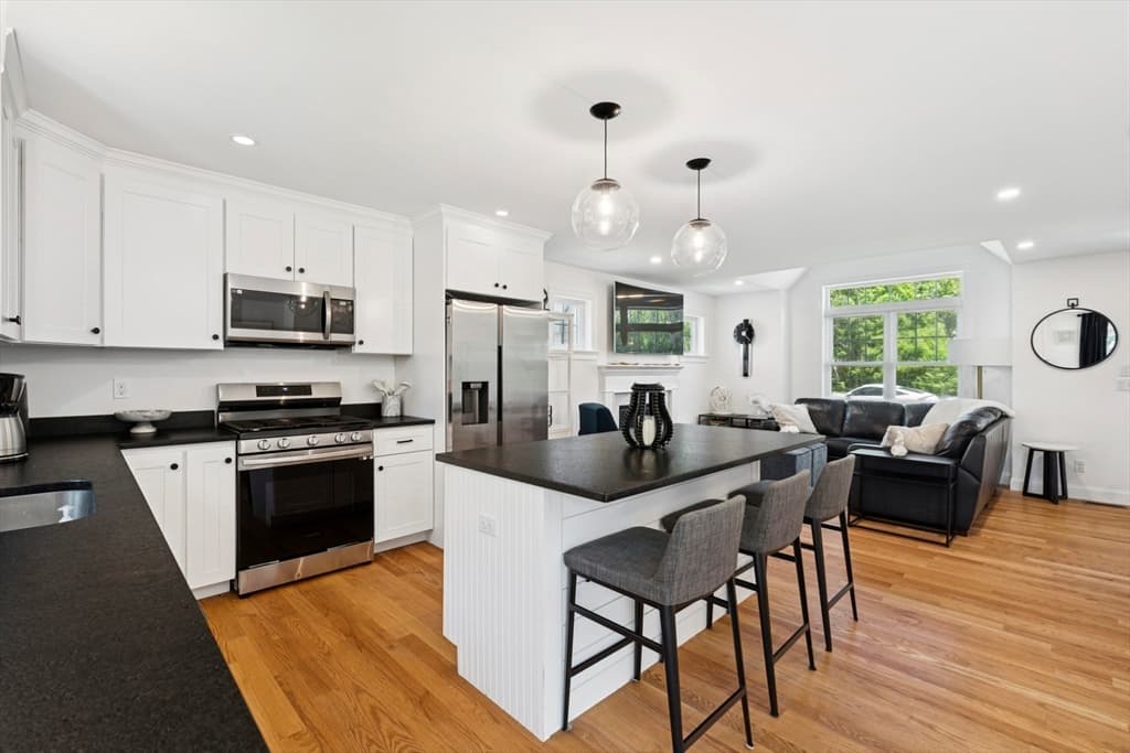 140 Broken Bow Ln, Falmouth MA 02536
