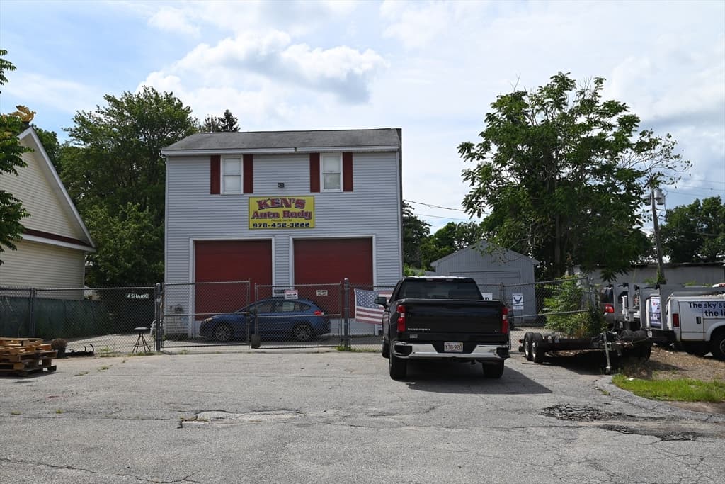 39 Wilbur St, Lowell MA 01851 photo 2
