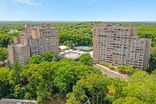 250 Hammond Pond Parkway # 1207S, Newton MA 02467