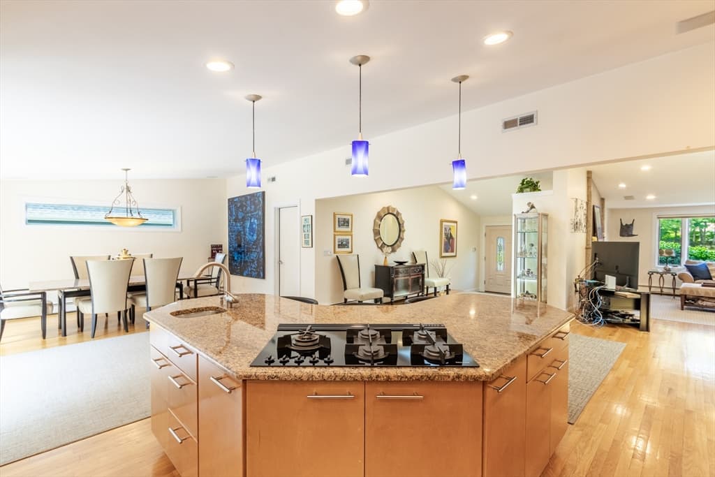 16 Leonard Rd, Sharon MA 02067