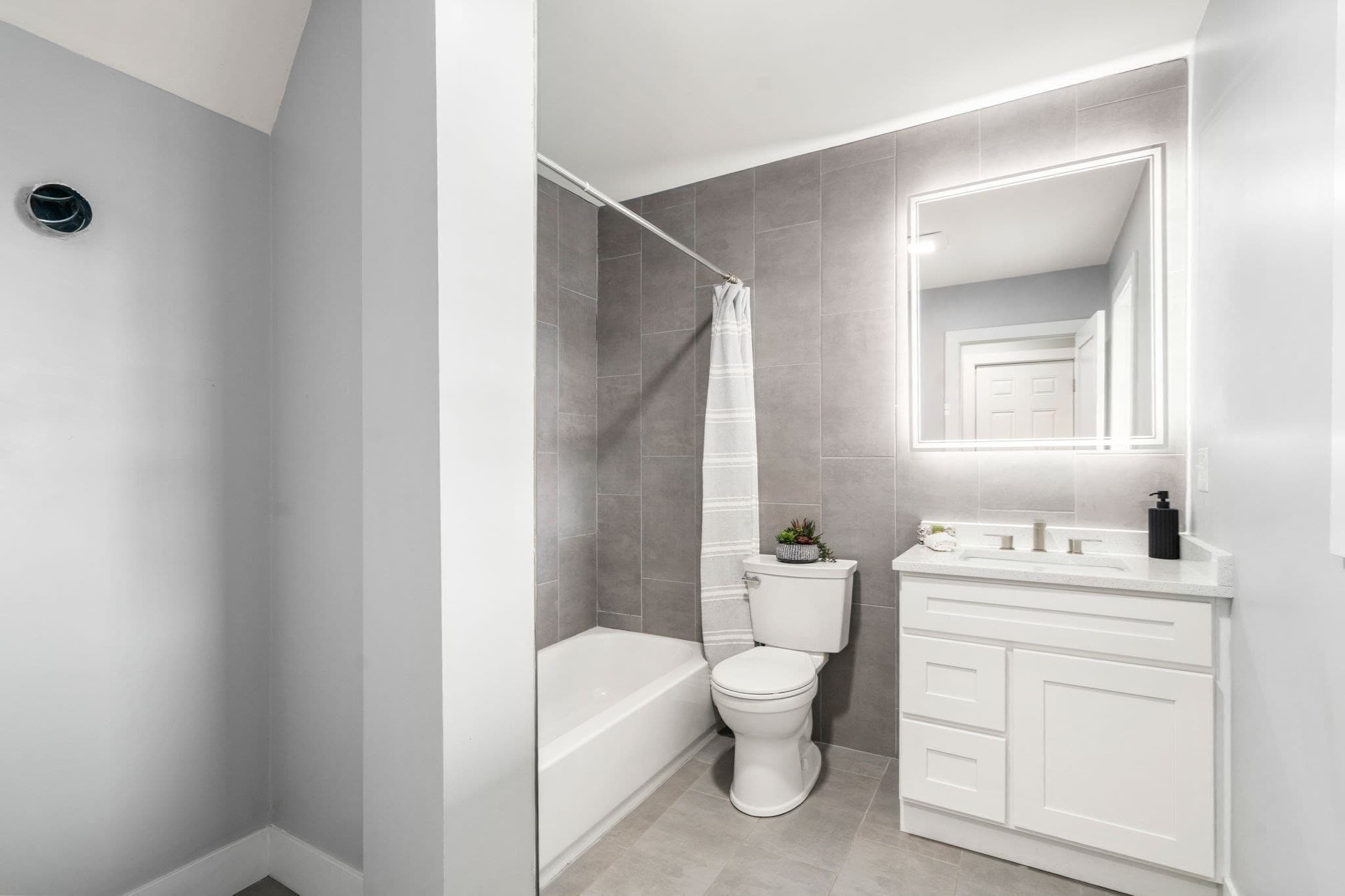 Condominium at 679 Columbia Road # 3, Boston MA 02125, photo 9 of 11