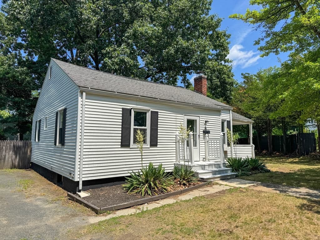 4 Wolfe St, Springfield MA 01020 photo 3