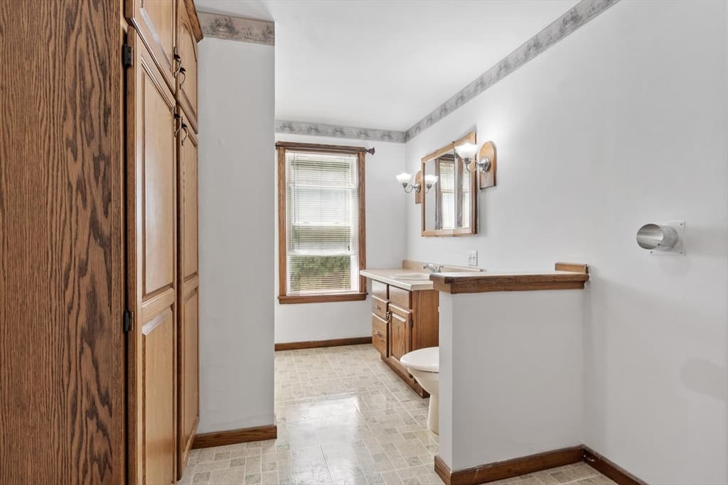 205 Pine St, Gardner MA 01440 photo 16