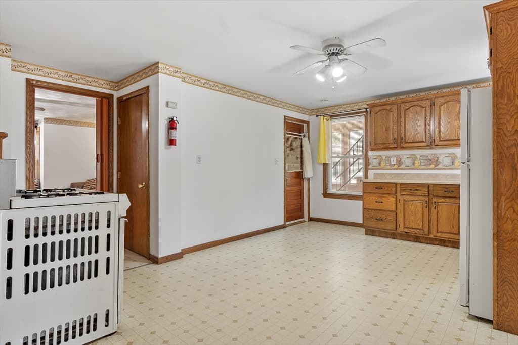205 Pine St, Gardner MA 01440 photo 12