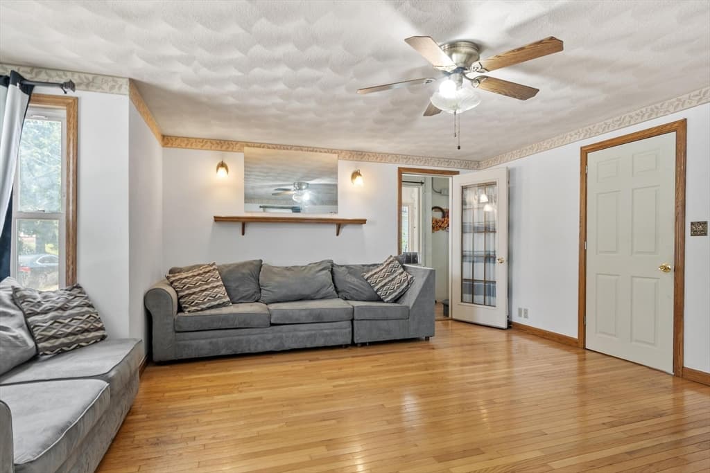 205 Pine St, Gardner MA 01440 photo 10