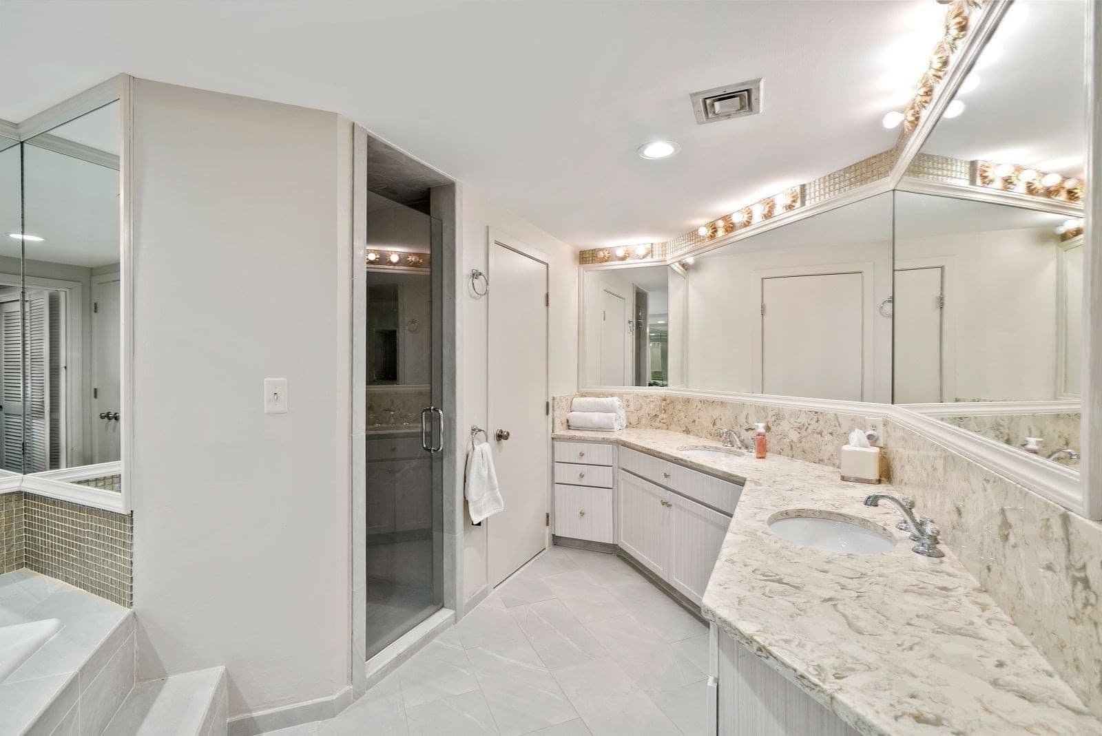 Condominium at 85 Algonquin Road # 85, Newton MA 02467, Newton, photo 26 of 42