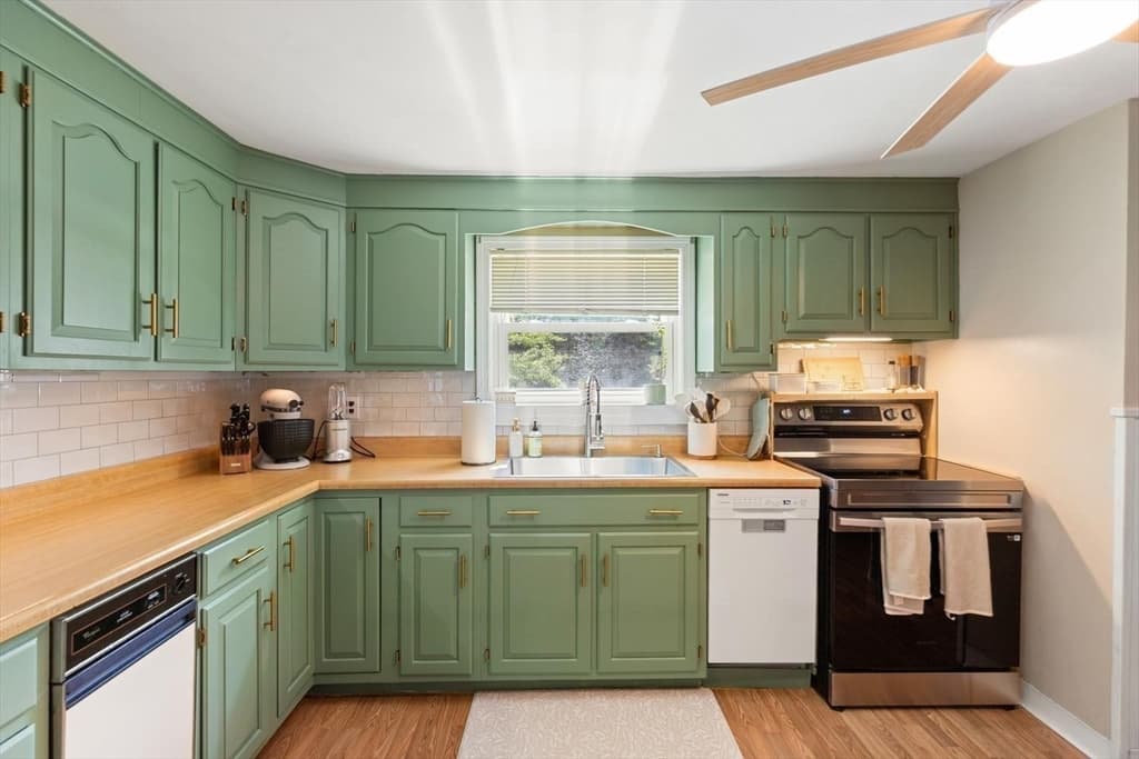 1569 Main St, Tewksbury MA 01876