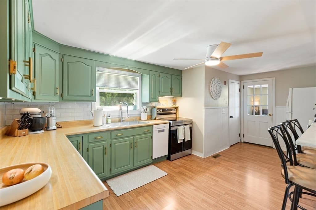 1569 Main St, Tewksbury MA 01876 photo 10