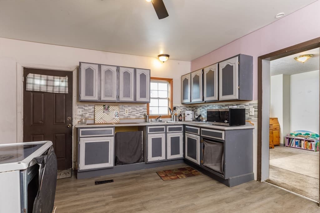 35 Essex Street, Athol MA 01331 photo 2