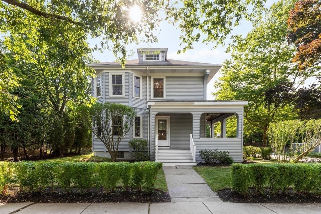9 Spruce St, Belmont MA 02478 photo 2