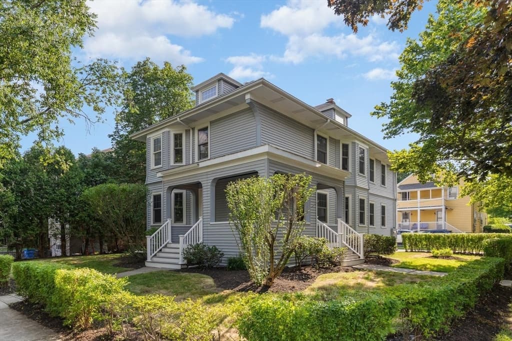 9 Spruce St, Belmont MA 02478 photo 3